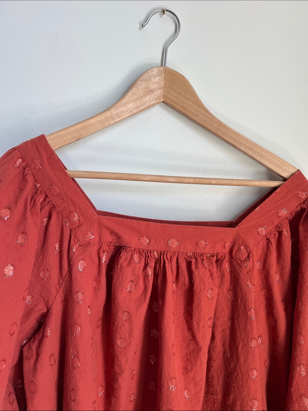 LC Lauren Conrad | Womenâs Rust Red Off-Shoulder Peasant Top Metallic Dots Sz 0X - Picture 4 of 16